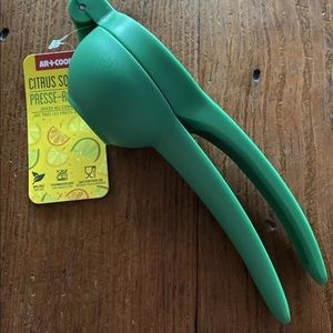 AR+COOK citrus squeezer Crate and Barrell NEW